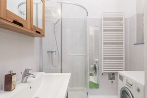 Apartment, 1 Bedroom | Bathroom
