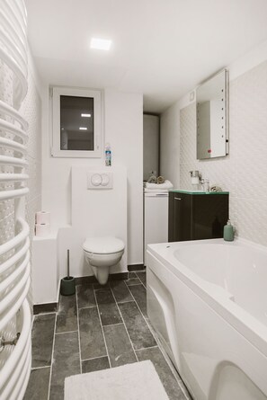 Apartment, 1 Bedroom | Bathroom