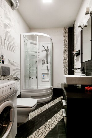 Studio | Bathroom