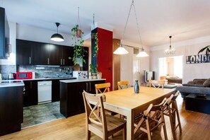 Apartment, 2 Bedrooms | In-room dining - Madach 10 Apartment (Budapest)