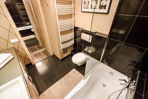 Bathroom - Magas 5 Apartment (Budapest)