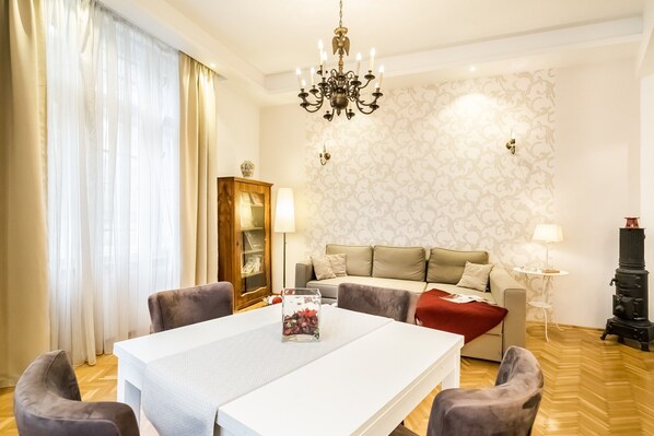 Apartment, 2 Schlafzimmer | Wohnbereich