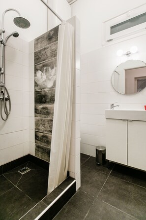 Apartment, 1 Bedroom | Bathroom | Free toiletries, hair dryer, towels