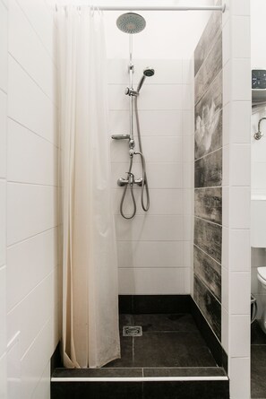 Studio | Bathroom | Towels - Nagy Diofa 18 Apartment II. (Budapest)