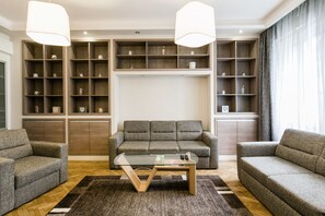 Apartment, 2 Bedrooms | Living area