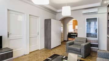 Apartment, 2 Bedrooms | Living area