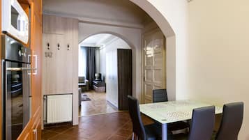 Apartment, 2 Bedrooms | In-room dining