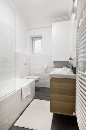 Apartment, 2 Bedrooms | Bathroom