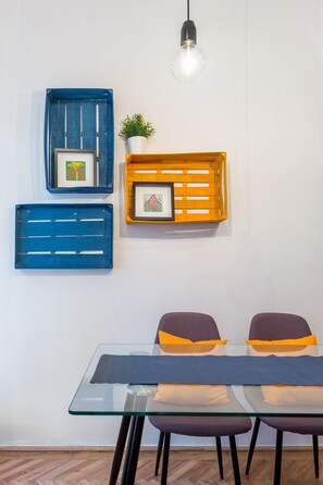 Apartment, 1 Bedroom | In-room dining