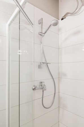 Studio | Douche de la salle de bain
