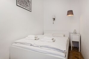 1 bedroom, desk, soundproofing, iron/ironing board - Rumbach 7 Apartment (Budapest)