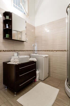 Apartment, 1 Bedroom | Bathroom | Towels, shampoo - Szent Istvan 26 Apartment (Budapest)