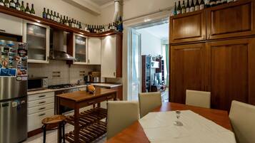 Apartamento, 1 quarto | Opções para refeição no quarto