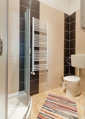 Appartement, 1 chambre | Salle de bain | Serviettes fournies