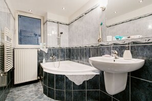 อพาร์ทเมนท์, 2 ห้องนอน | ห้องน้ำ | ของใช้ในห้องน้ำฟรี, ไดร์เป่าผม, ผ้าเช็ดตัว