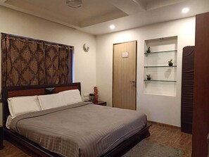Deluxe Double Room | In-room safe, free WiFi, bed sheets
