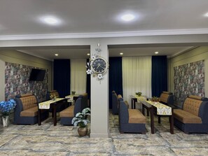 Free daily buffet breakfast 