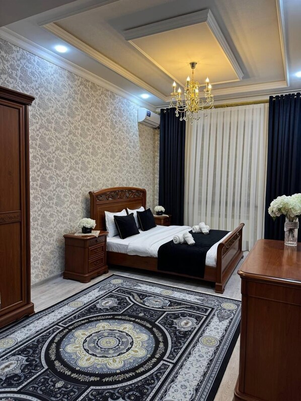 Luxury Apartment, 2 Bedrooms (Lower Floor)