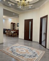 2 dormitorios, ropa de cama hipoalergénica, escritorio