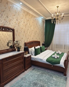 2 bedrooms, hypo-allergenic bedding, desk, laptop workspace