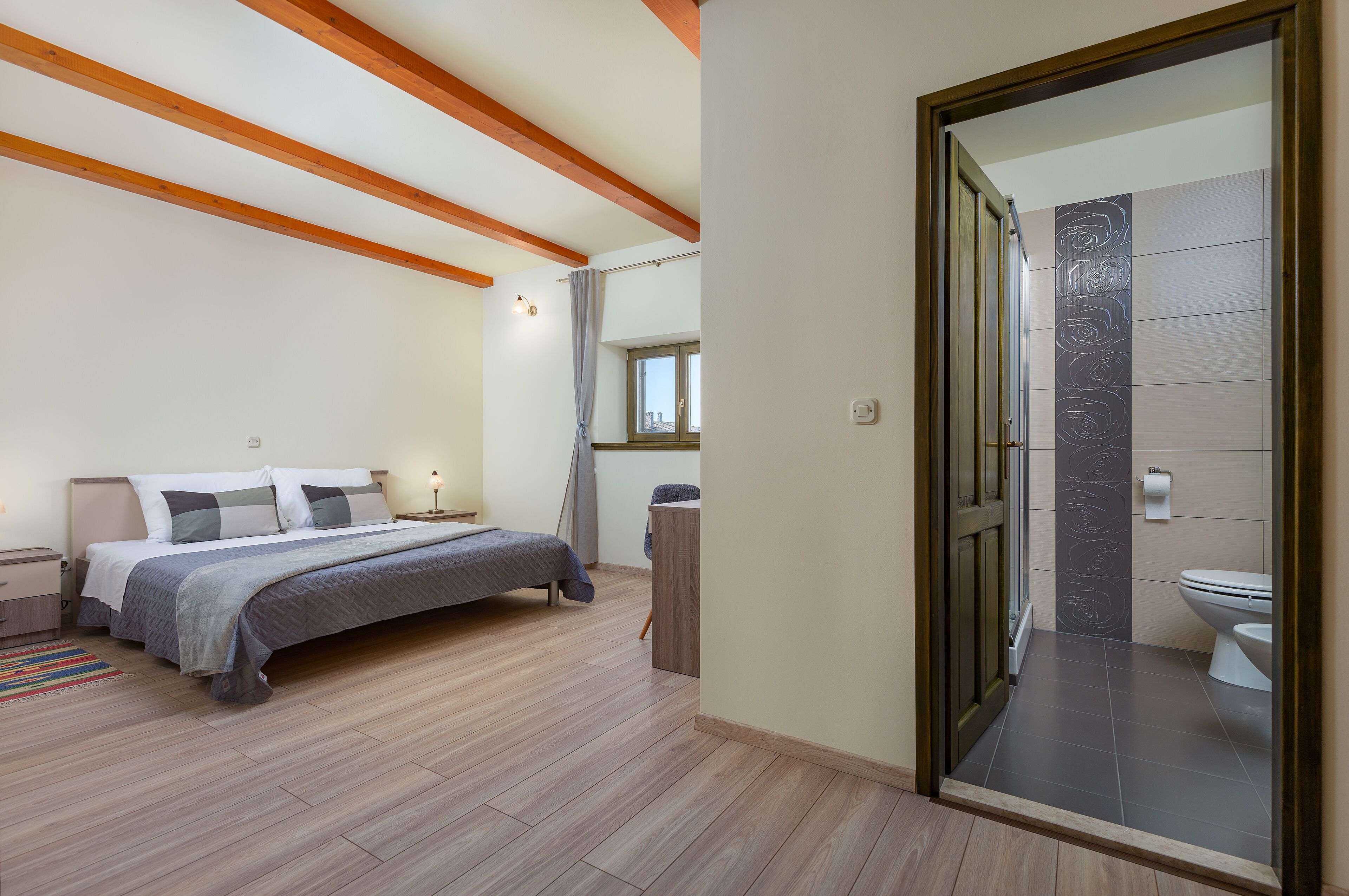 4 chambres, fer et planche à repasser, Wi-Fi gratuit, draps fournis