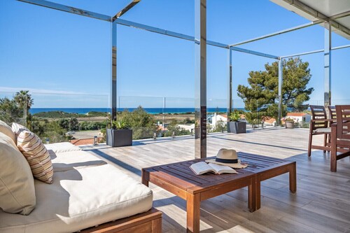 Villa Sunset · Villa Sunset ❤️Seaviews ❤️Free AC & WiFi