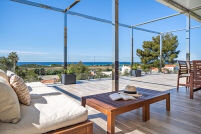 Villa Sunset · Villa Sunset ❤️Seaviews ❤️Free AC & WiFi