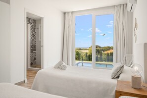 4 makuuhuonetta, työpöytä, silitysrauta/-lauta, Wi-Fi