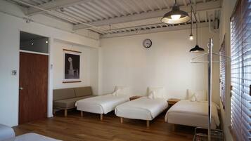 2 bedrooms, desk, free WiFi, bed sheets