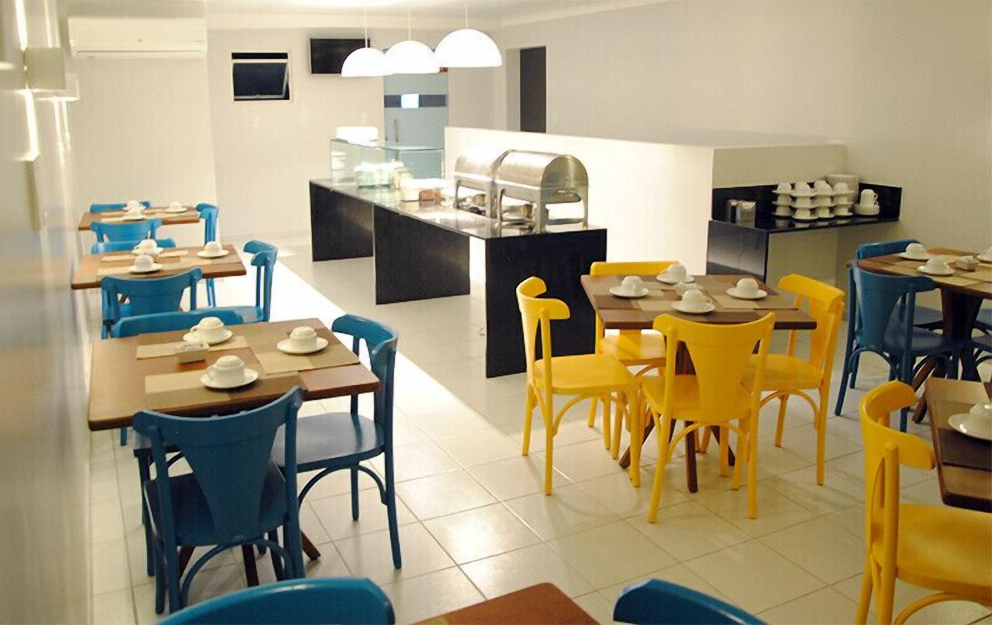 free buffet breakfast