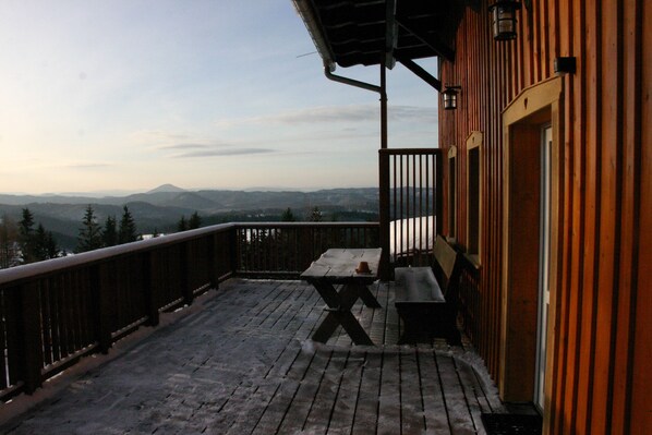 Familien-Doppelzimmer, Nichtraucher, Bergblick | Terrasse/Patio