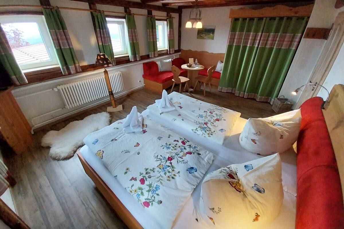Family Double Room, Non Smoking, Mountain View | Living area