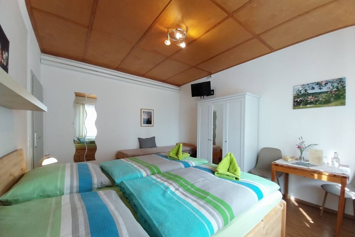 Basic Triple Room, Non Smoking | Living area