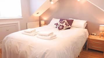 4 bedrooms, iron/ironing board, Internet, bed sheets