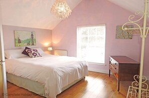 4 chambres, fer et planche à repasser, accès Internet, draps fournis