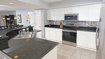 Kondominium, 4 kamar tidur | Dapur pribadi | Lemari es, oven, mesin pembuat kopi/teh, dan pemanggang roti