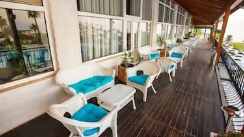 Kamar Double Standar, pemandangan laut | Teras/patio