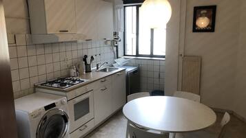 Kühlschrank, Ofen, Herdplatte, Geschirrspüler