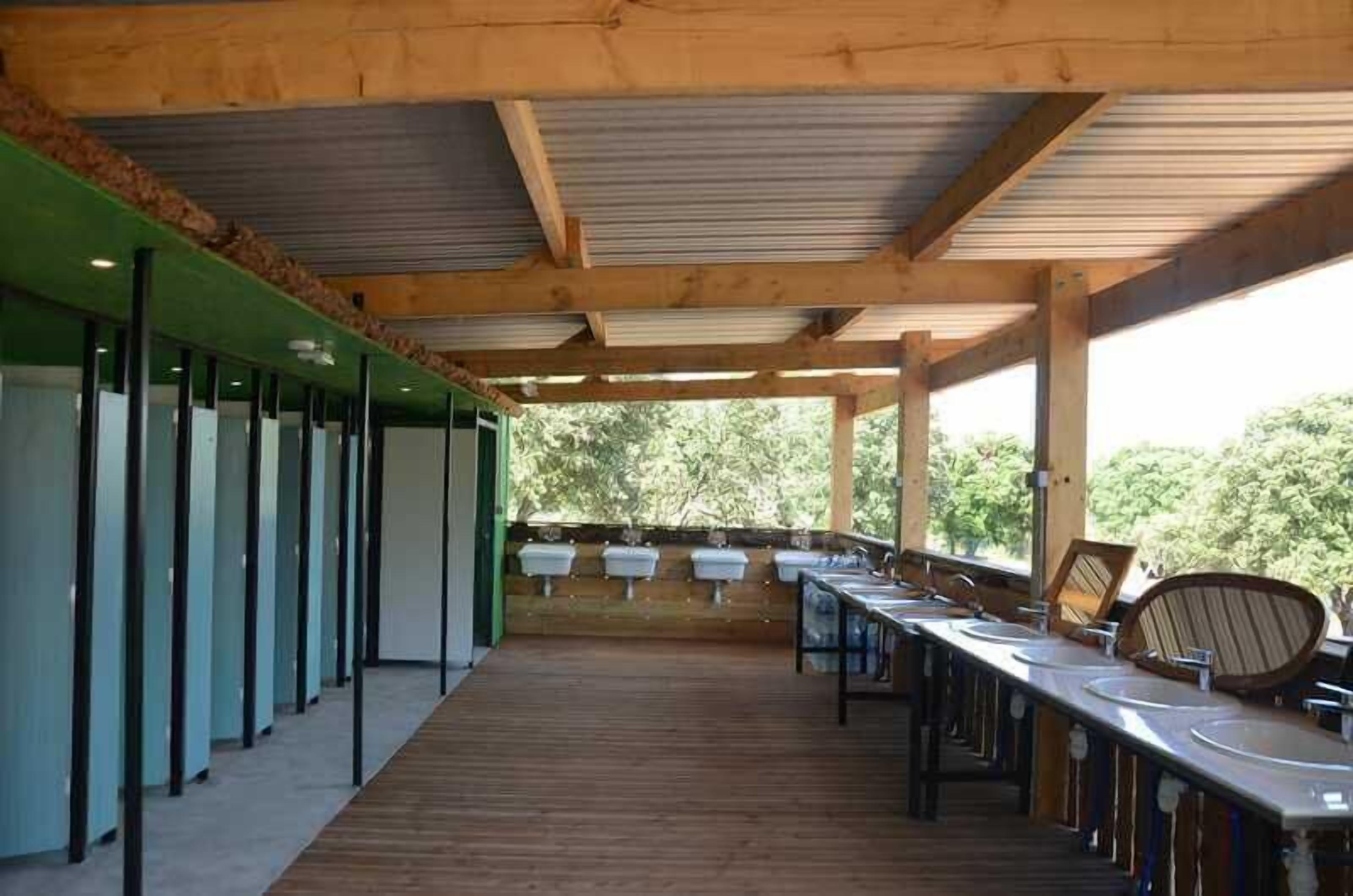 Romantic Tent | Bathroom sink