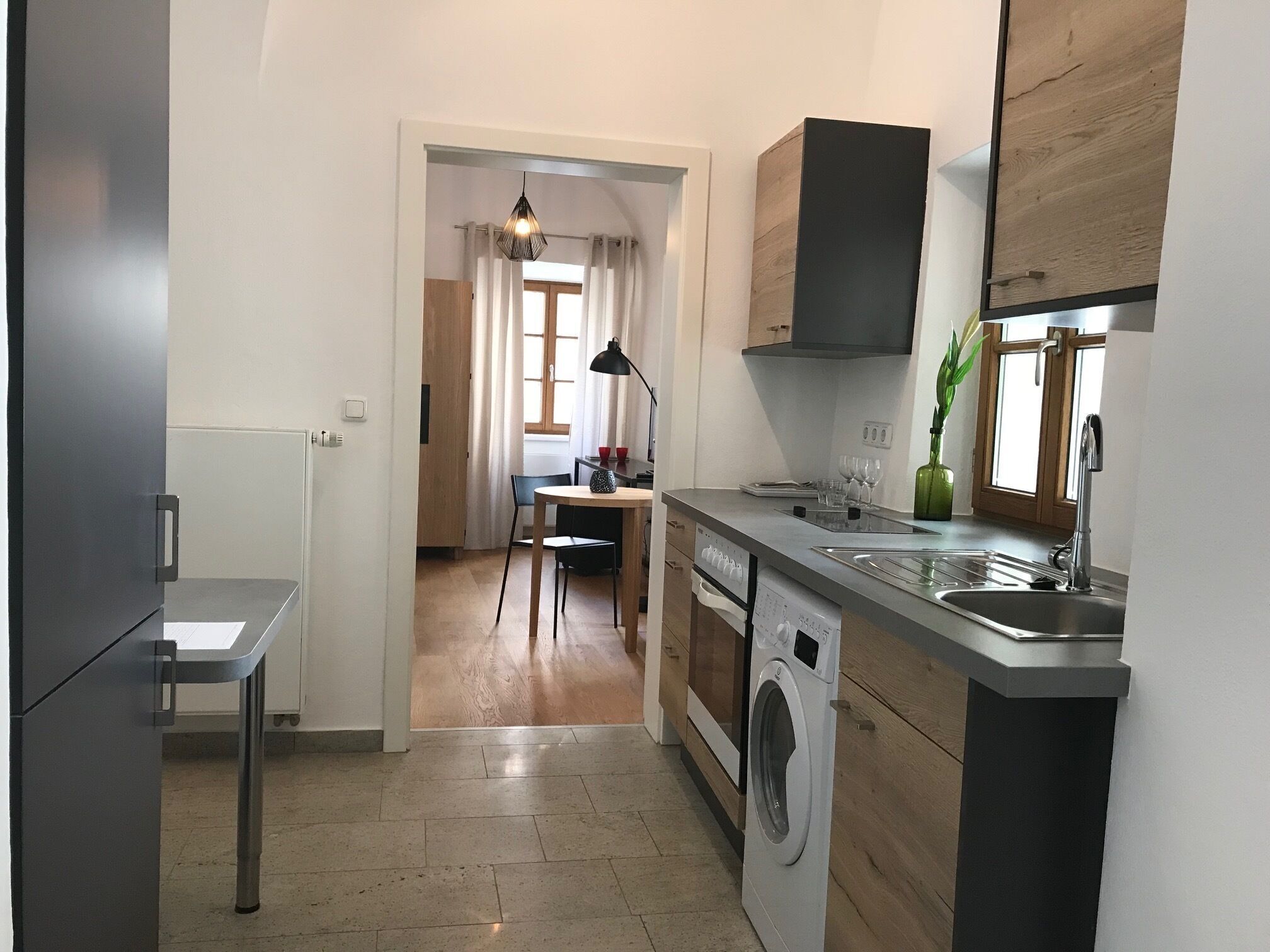 Private kitchen | Full-sized fridge, oven, stovetop, coffee/tea maker