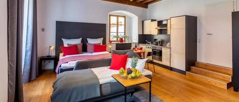 Hypo-allergenic bedding, minibar, individually decorated