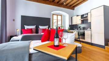 Literie hypoallergénique, minibar, décoration personnalisée