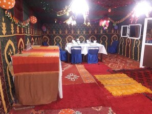 Breakfast, lunch, dinner served; local and international cuisine  - Merzouga Blue Sky (Taouz)