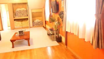 1 bedroom, desk, free WiFi, bed sheets