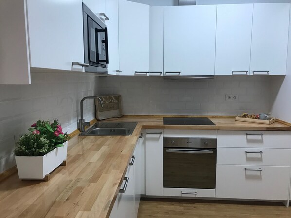 Fridge, microwave, oven, stovetop