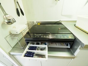 Fridge, microwave, stovetop, cookware/dishes/utensils