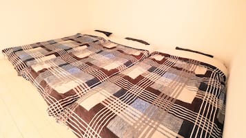 1 kamar tidur, meja kerja, setrika/meja setrika, dan Wi-Fi gratis