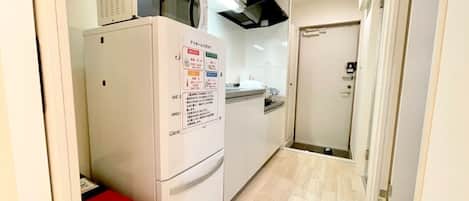 Fridge, microwave, stovetop, cookware/dishes/utensils