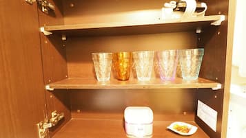 Fridge, microwave, stovetop, cookware/dishes/utensils