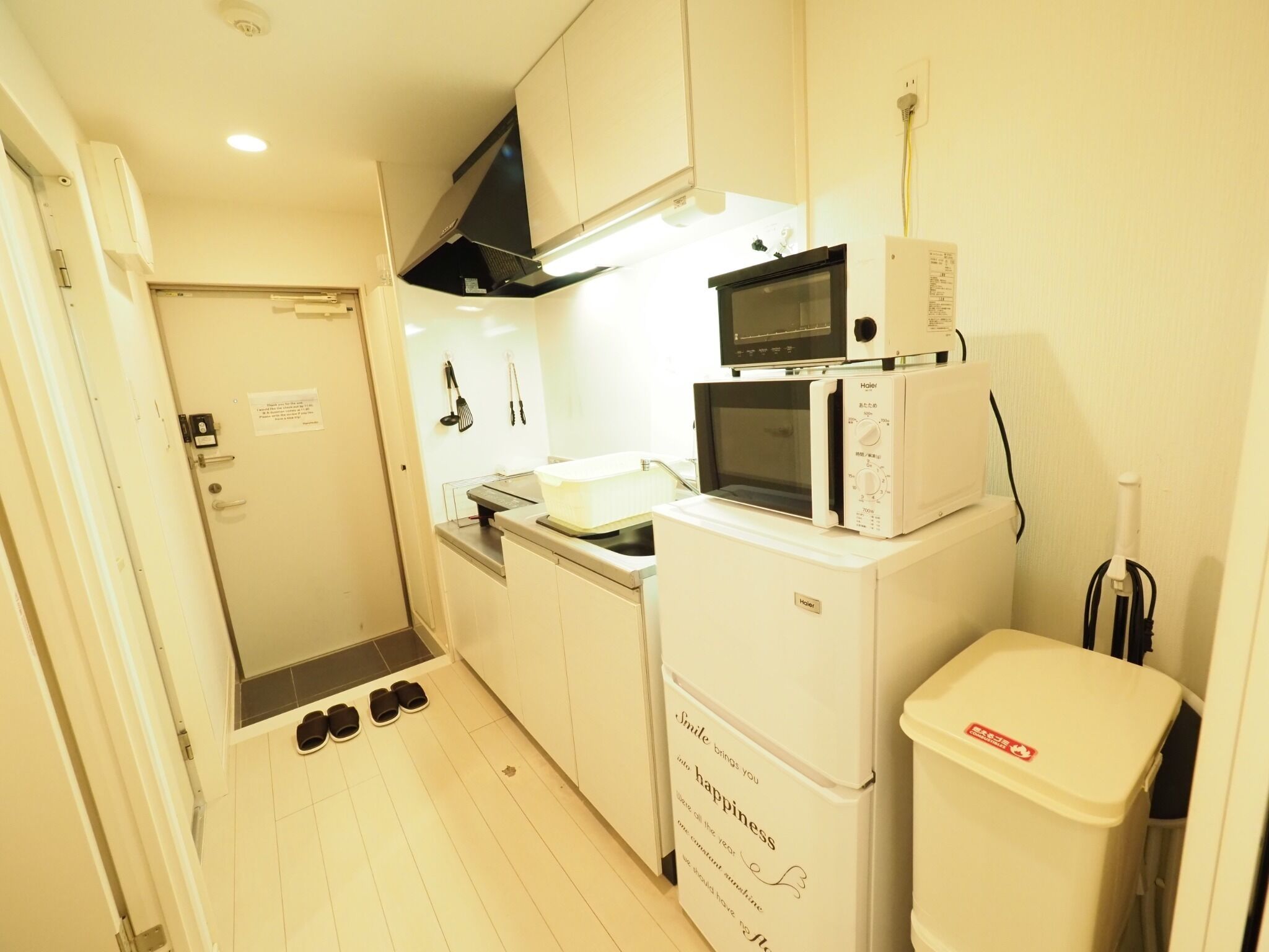 Fridge, microwave, stovetop, cookware/dishes/utensils